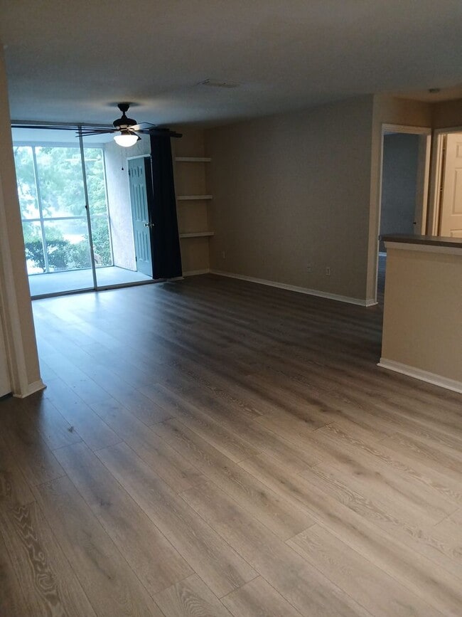 Building Photo - 2 bedroom  2 Bathroom in Orlando
