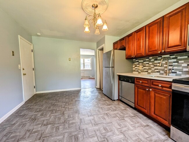 Building Photo - 75 Belair Dr