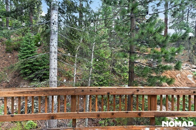 Building Photo - Charming 3BR Duplex in Incline Village