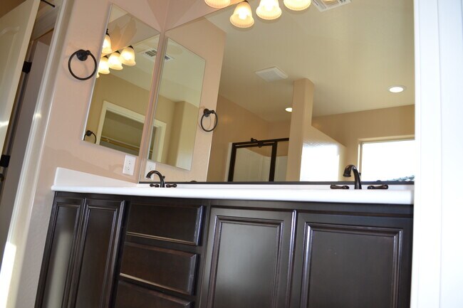 Building Photo - 1715 W Pelican Dr