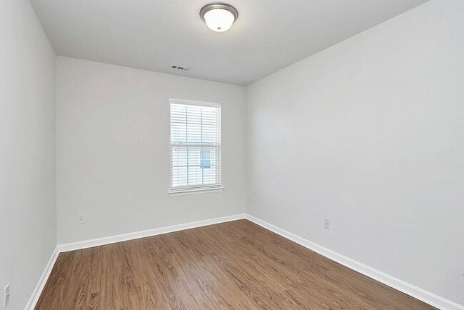 Building Photo - Gorgeous 3BD/2.5BA Townhome in Steele Creek's Lions Gate Community!