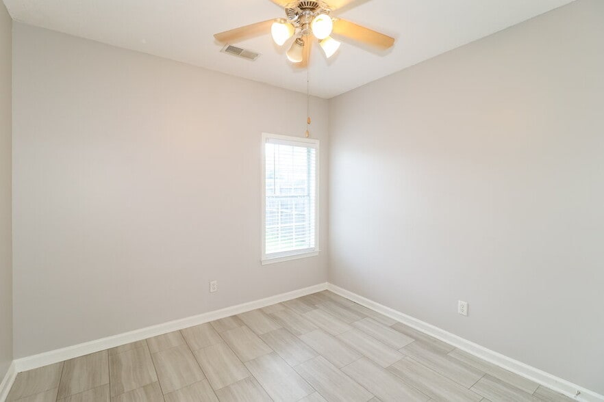 Building Photo - 1112 Averett Ln