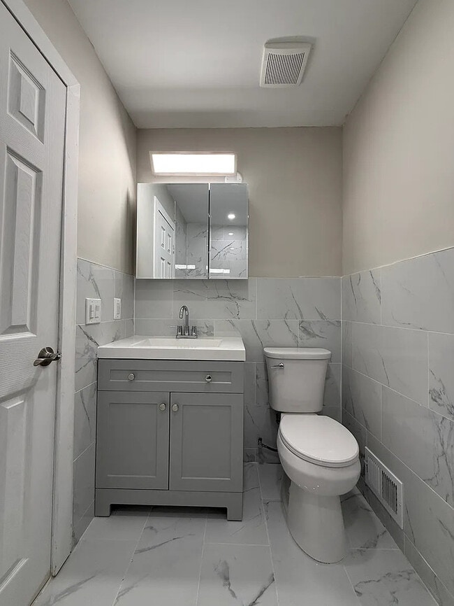 Building Photo - 11 Van Buren Pl