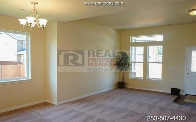 Building Photo - Gorgeous 4 Bedroom! Upgrades Galore!