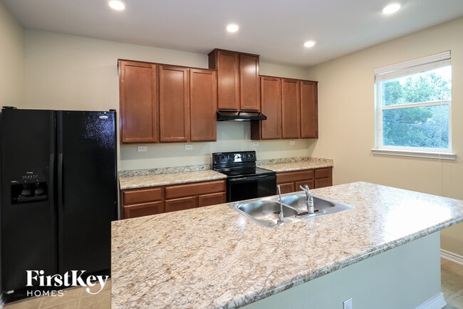 Building Photo - 1302 Hawk Ct
