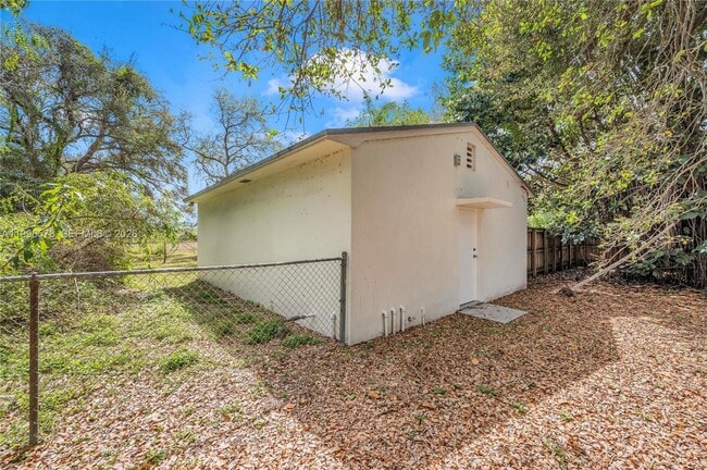 Building Photo - 1280 NE 115th St