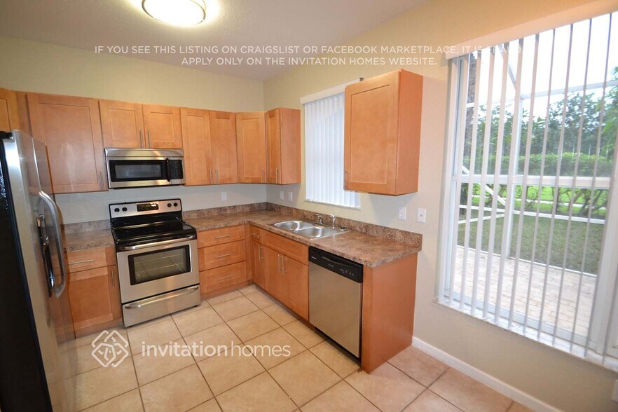 Building Photo - 5115 Crescent Moon Dr