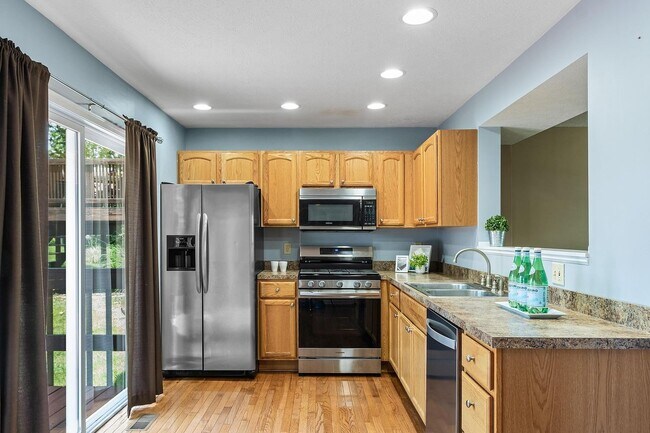 Building Photo - 7701 Kelvinway Dr