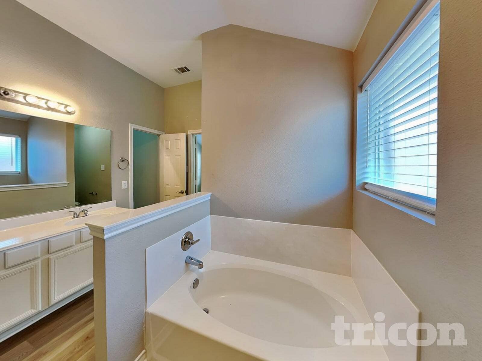 Building Photo - 2108 Cancun Dr