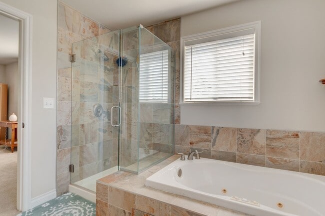 Building Photo - 3 Bed 2 Bath beautiful home on a corner lot in Admirals Cove