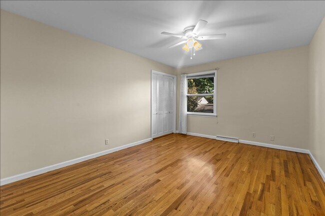 Building Photo - Magnificent 6 bedroom house in desirable H...