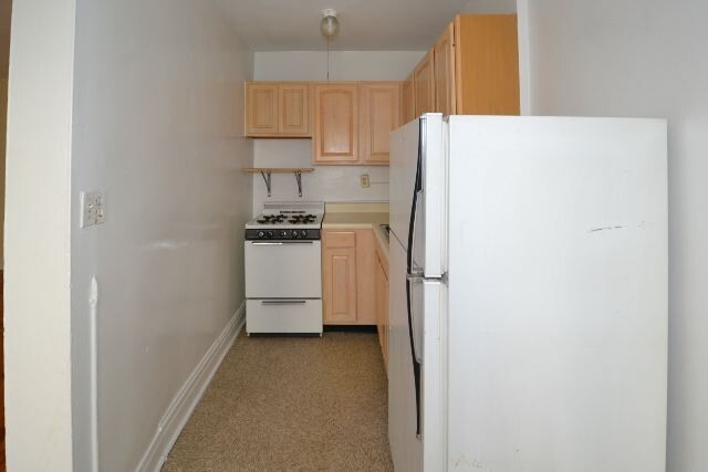 Building Photo - 533 W Roscoe St