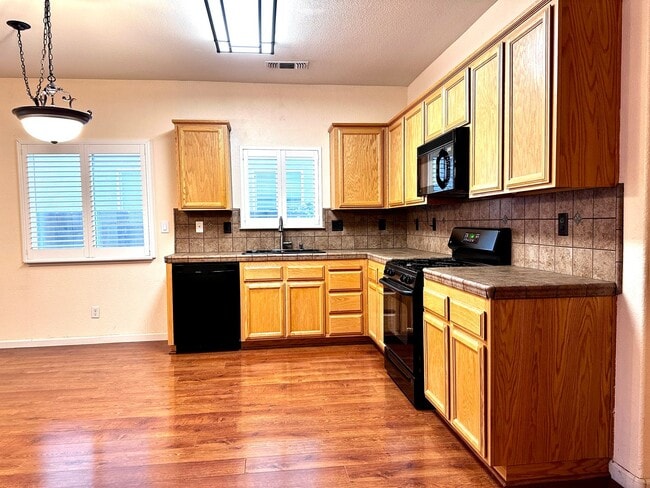 Building Photo - 3 Bedroom House Coming Available