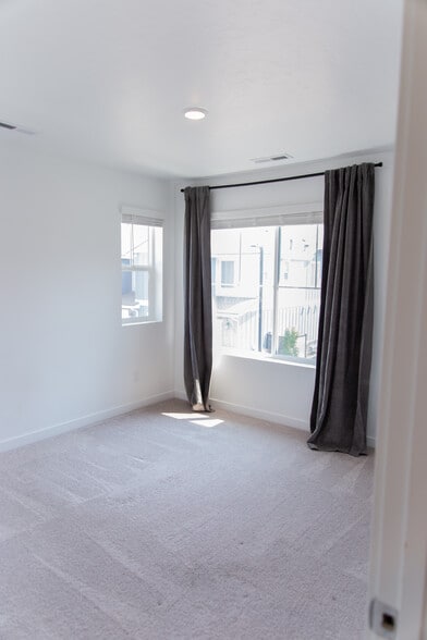 Building Photo - 4180 W Cirrus Ln