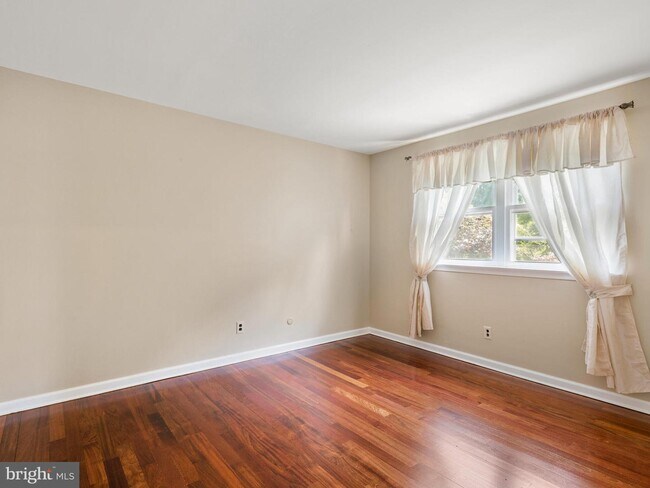 Building Photo - 612 Bough Rd