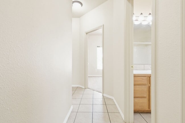 Building Photo - Conveniently Located 4 Bedroom 2 Bath Home