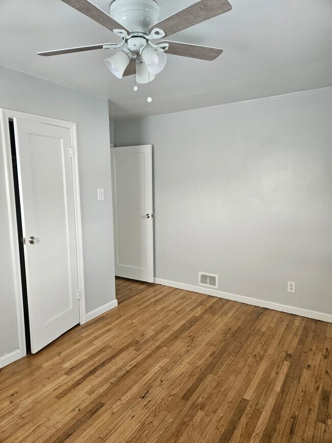 Building Photo - 6th Avenue Apartments