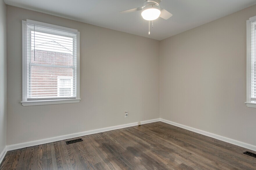 Building Photo - 2204 Rosehaven Dr