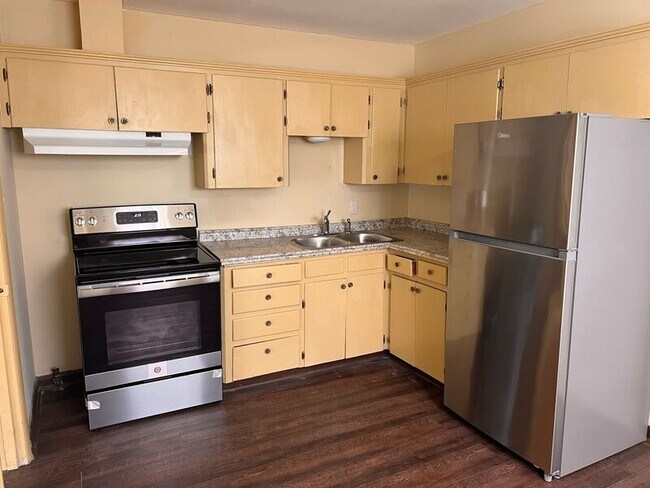 Building Photo - 216 Meadow Park Dr