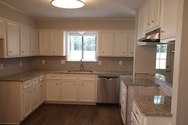Building Photo - Coming Soon! 3 Bedroom 2 bathroom home in ...