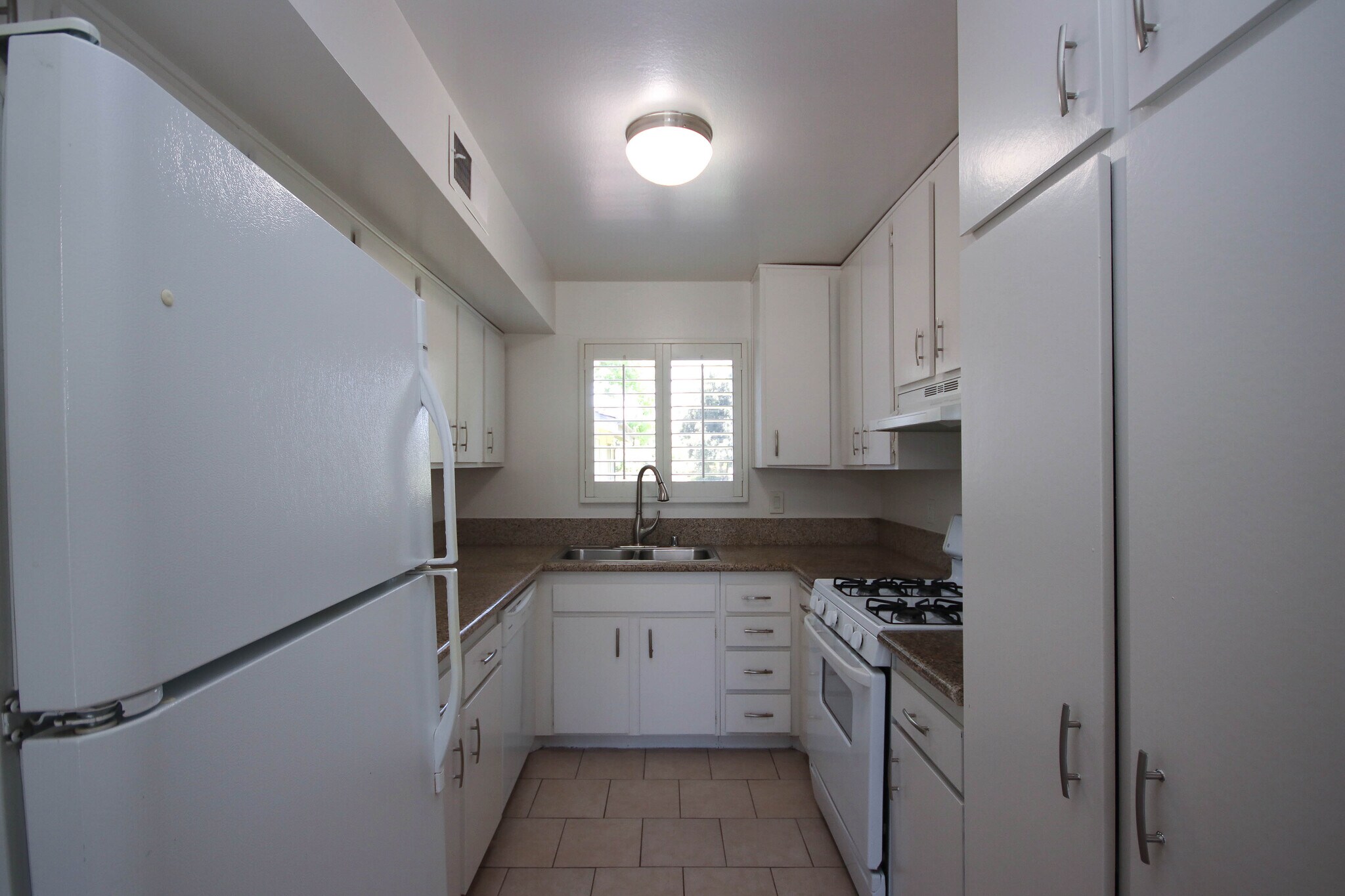 Building Photo - 542 N Orange Grove Blvd