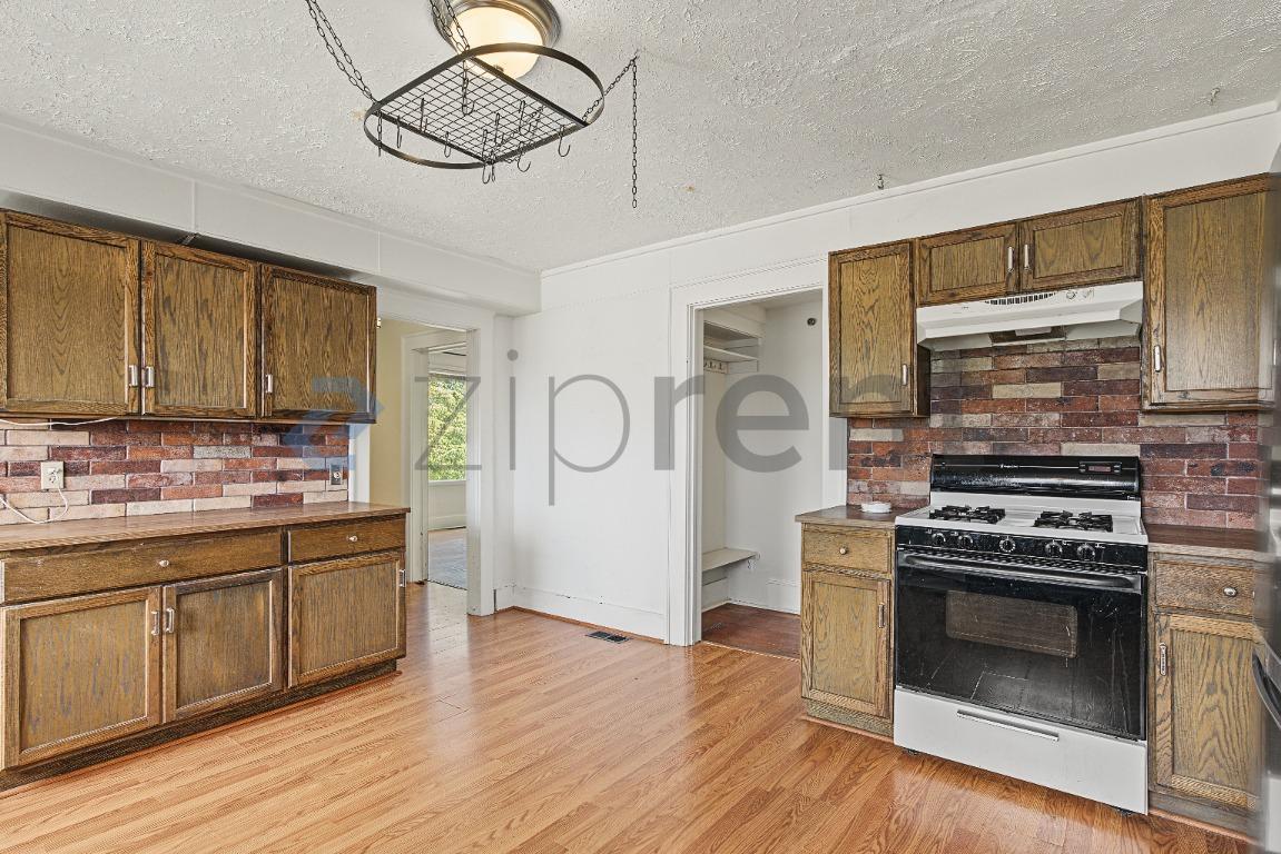 Building Photo - Unit A
