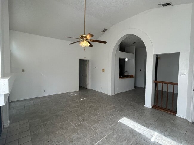 Primary Photo - 4 Bed / 2 Bath house FOR RENT! AVAILABLE NOW!