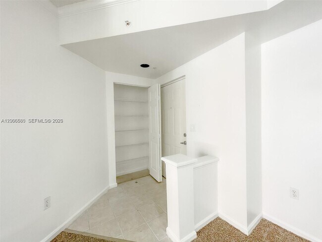 Building Photo - 17150 N Bay Rd