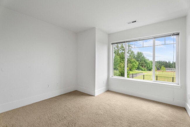 Building Photo - Spacious 3-Level Townhome for Rent in Prime Location