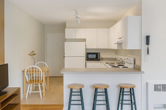 Primary Photo - 200 Swanton St