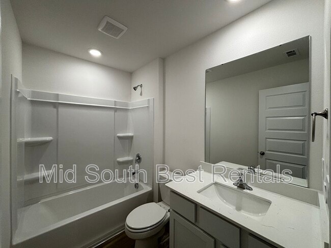 Building Photo - 6428 Newark Dr