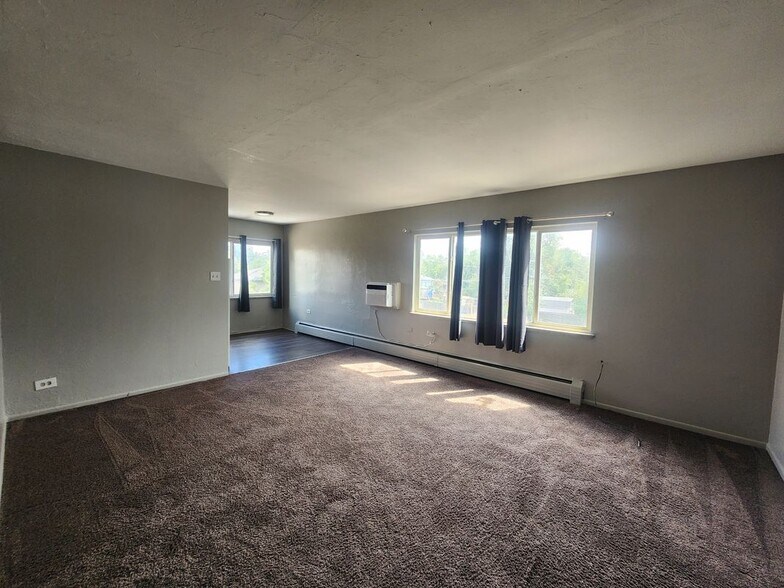 Building Photo - 1994 Elmira St