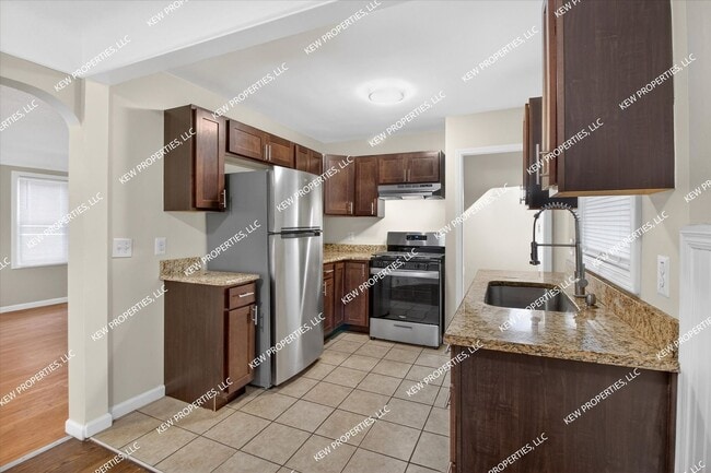 Building Photo - Lovely 3-Bedroom, 1.5-Bathroom Brick Bungalow for Rent in Redford Twp.!