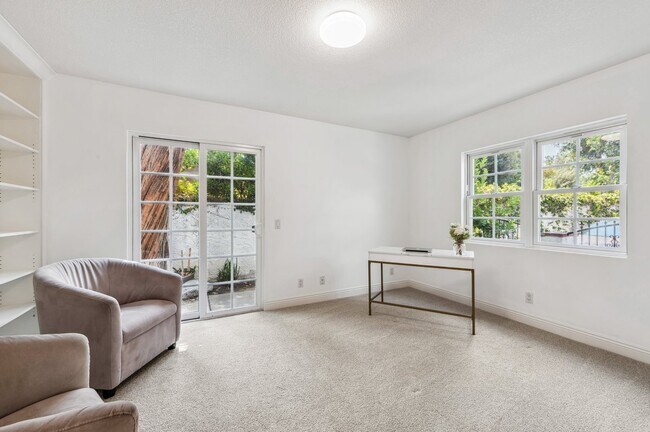 Building Photo - 4950 Dunman Ave