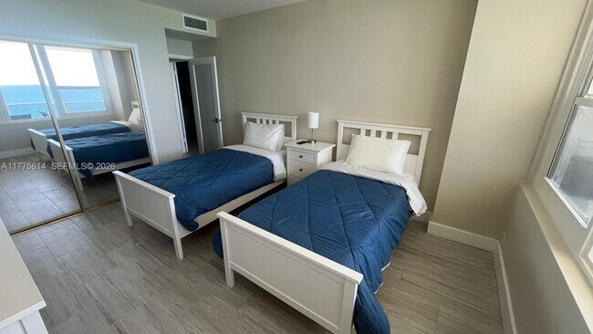 Building Photo - 3505 S Ocean Dr