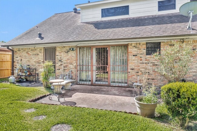 Building Photo - 1102 Mosher Ln