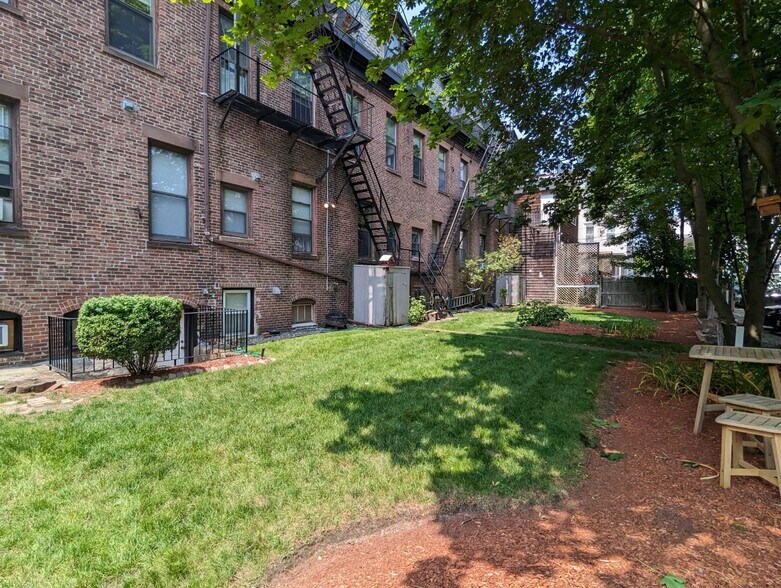 Building Photo - 61 Adams St