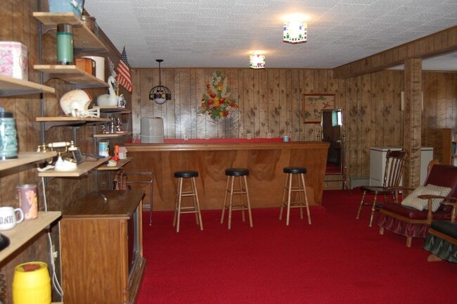 Building Photo - Large Partially Furnished 4/2.5 in Beautif...