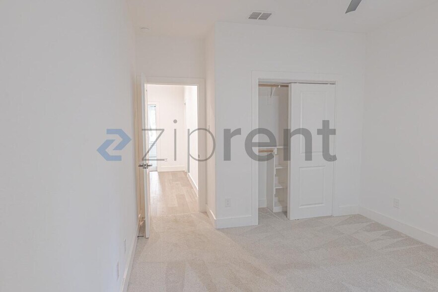 Building Photo - 9705 Lancelot Cir