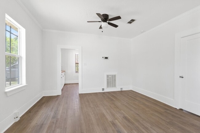 Building Photo - 2 Bedroom/1 Bath Culebra Park Subdivision
