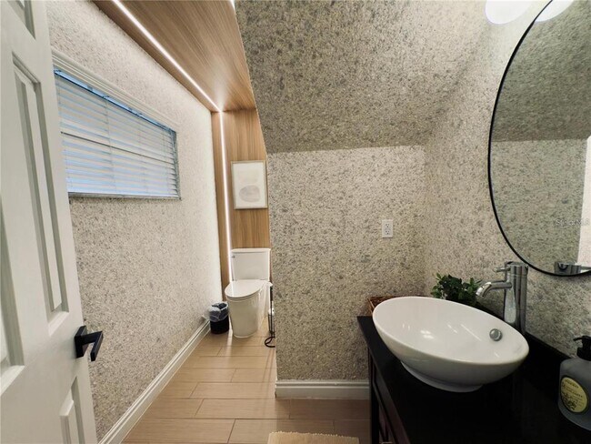 Building Photo - 8113 Breeze Cove Ln