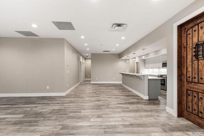 Building Photo - 6475 Collamer Rd