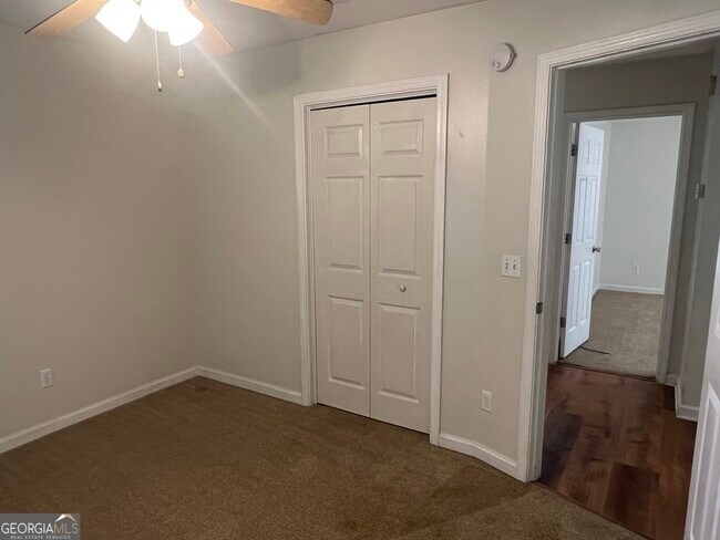 Building Photo - 205 Royal Pines Way