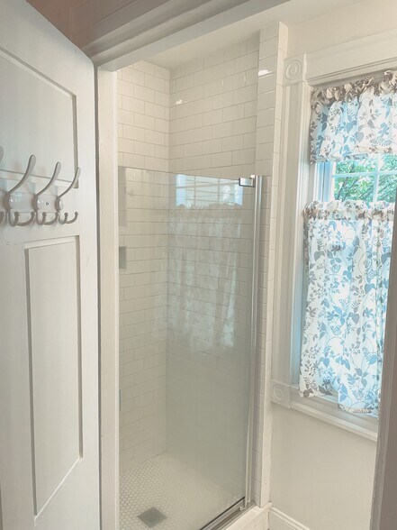 Building Photo - 69 Arnold St