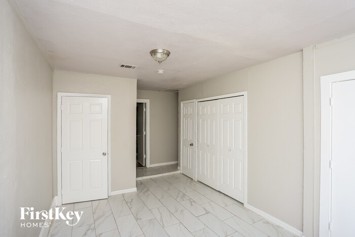 Building Photo - 3205 Hanover Dr