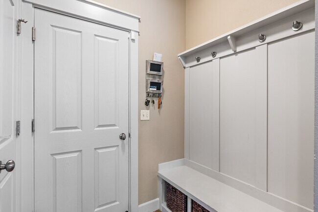 Building Photo - 2733 E Decameron Ln