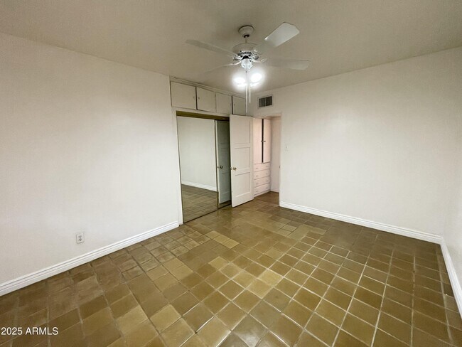 Building Photo - 606 E San Juan Ave
