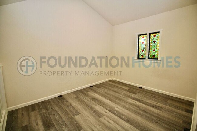 Building Photo - 404 San Marin Dr