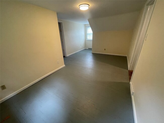 Building Photo - 412 Lyndale Dr