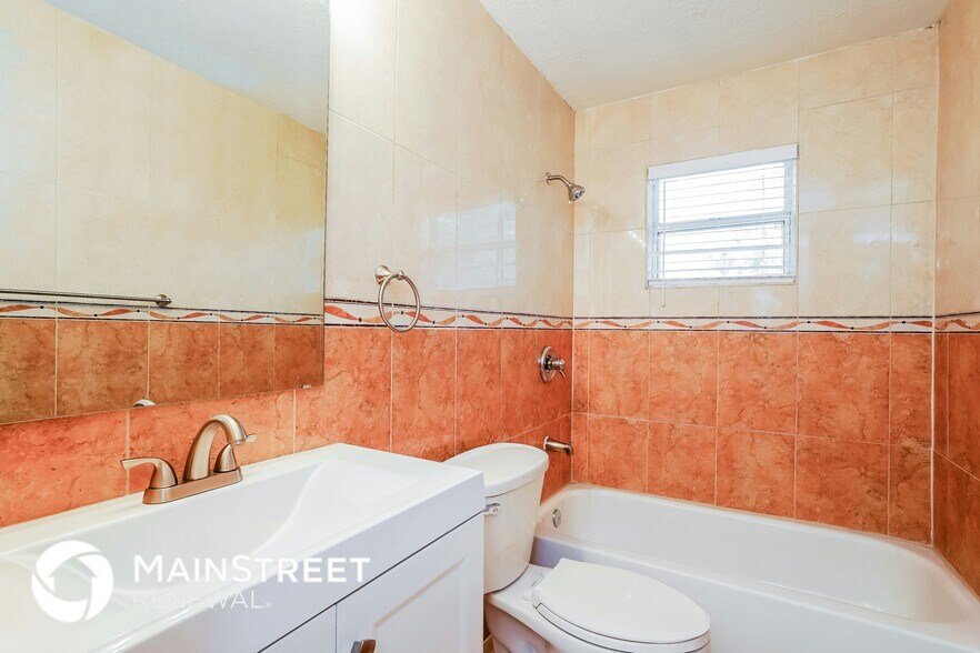 Building Photo - 418 NE 15th Ave